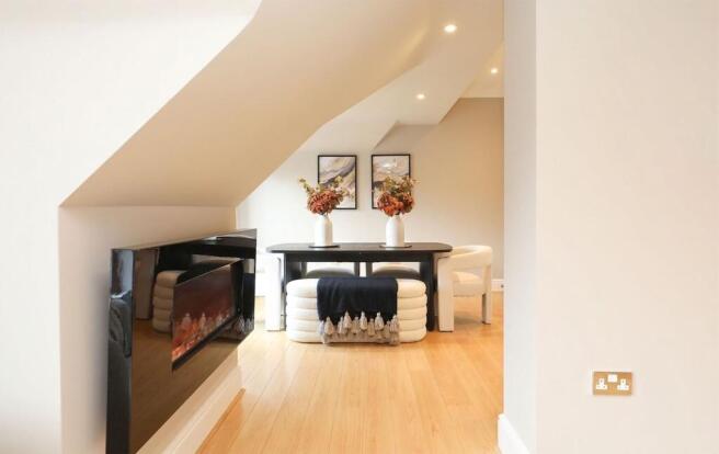3 bed Flat for sale Image 8