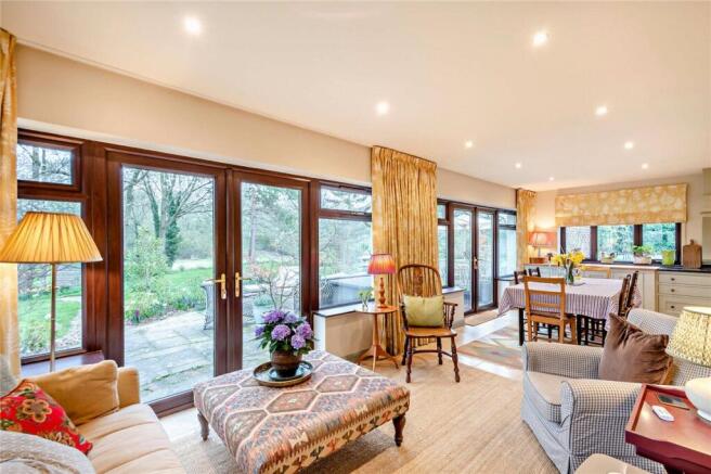 4 bed Semi-Detached for sale Image 6
