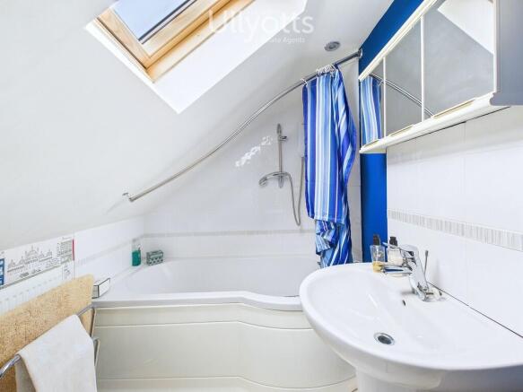 4 bed Semi-Detached for sale Image 10