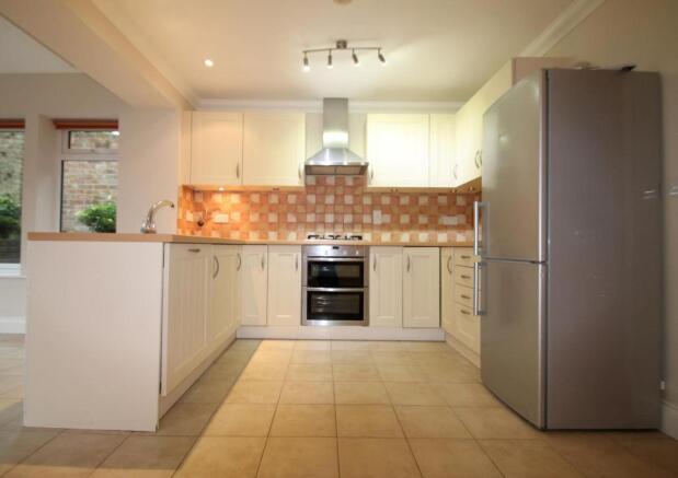 Fitted Kitchen with 