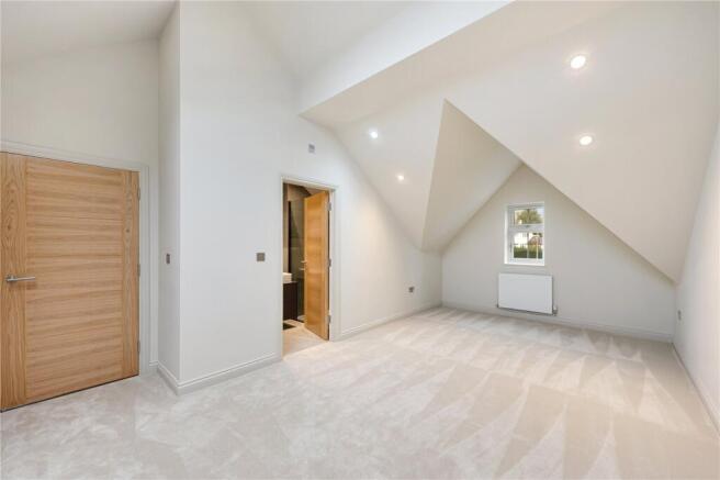 5 bed Detached for sale Image 6