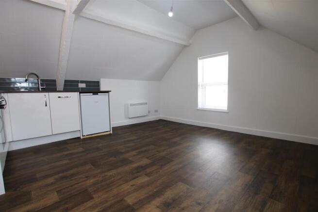 Kitchen Living 2.JPG