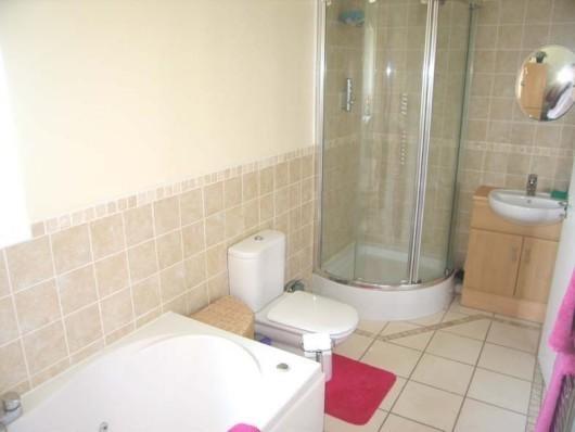 EN SUITE BATHROOM