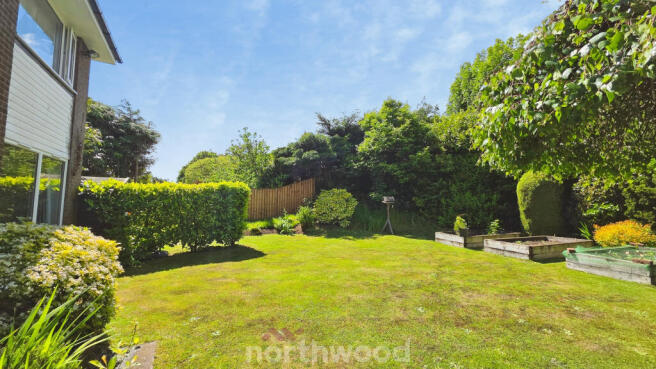 5 bed Detached for sale Image 10