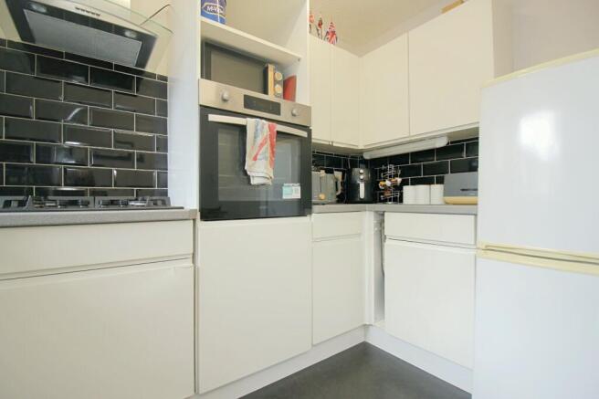 2 bed Semi-Detached for sale Image 3