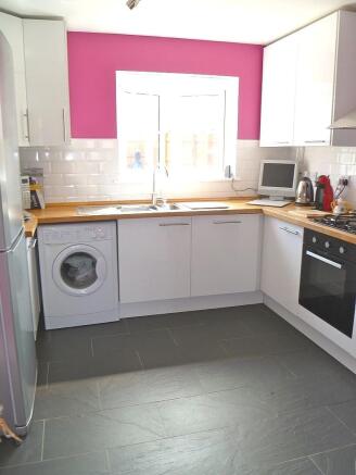 FITTED KITCHEN