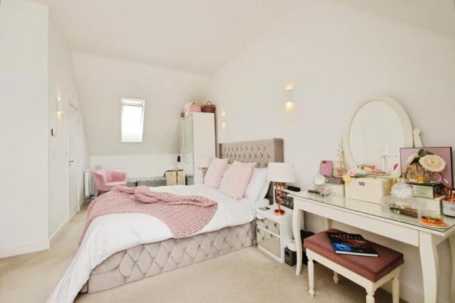 3 bed Semi-Detached for sale Image 12