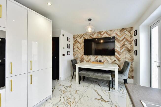 3 bed Semi-Detached for sale Image 7