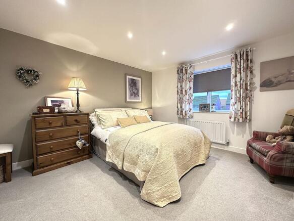 4 bed Detached for sale Image 11