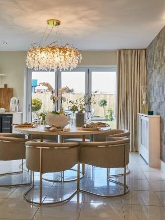 5 bed Detached for sale Image 6