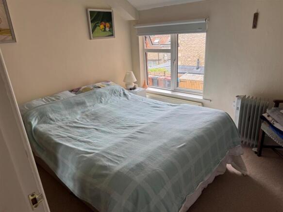 3 bed Terraced to rent Image 9