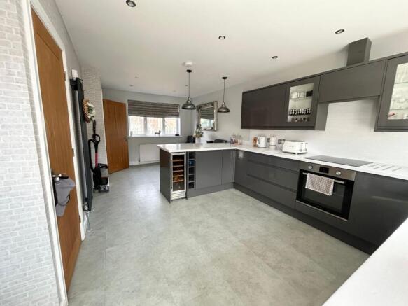 3 bed Detached for sale Image 4