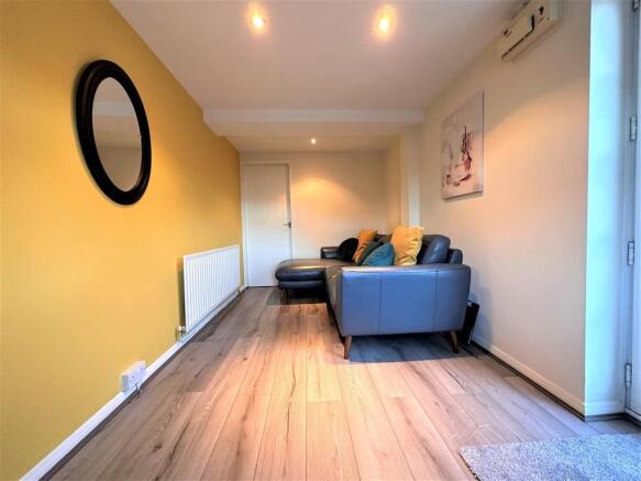 GROUND FLOOR LOUN...