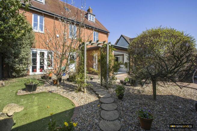 Dragon Road, Salisbury Village, Hatfield photo 4