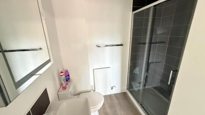 4 bed Detached to rent Image 11