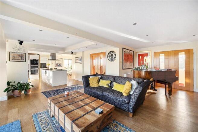 5 bed Detached for sale Image 11
