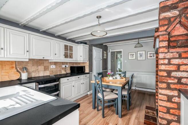 Mrs Crackers Cottage - Kitchen1.jpg