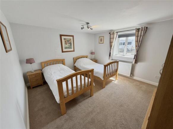 5 bed Detached for sale Image 9