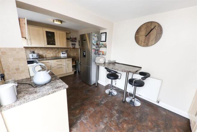 3 bed Semi-Detached for sale Image 11