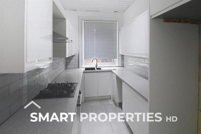 3 bed Terraced to rent Image 6