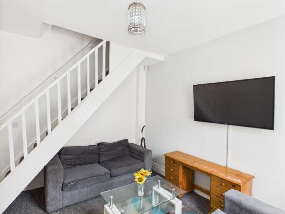 3 bed Terraced to rent Image 5