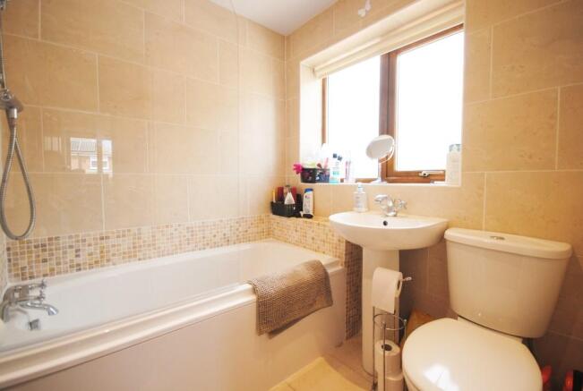 3 bed Semi-Detached to rent Image 10