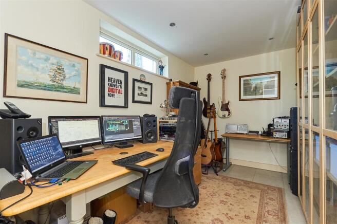 9 Midland Close-41.jpg