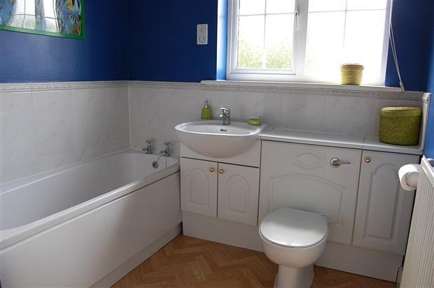 Jack & Jill En-Suite Bathroom