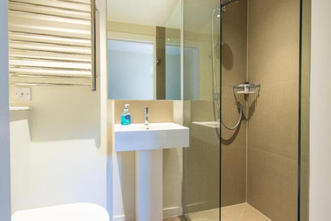 En suite shower