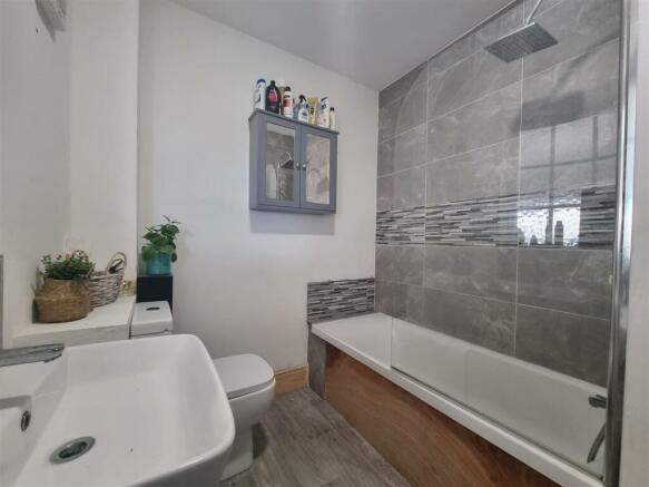 GROUND FLOOR BATHROOM
