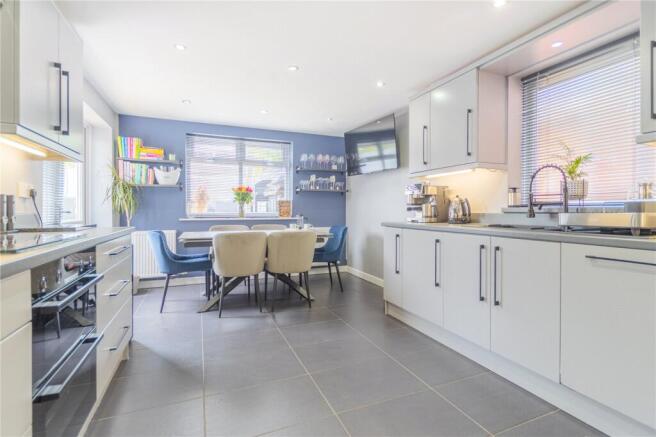 4 bed Semi-Detached for sale Image 5