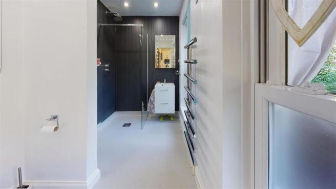20-Tithe-Close-Bathroom.jpg