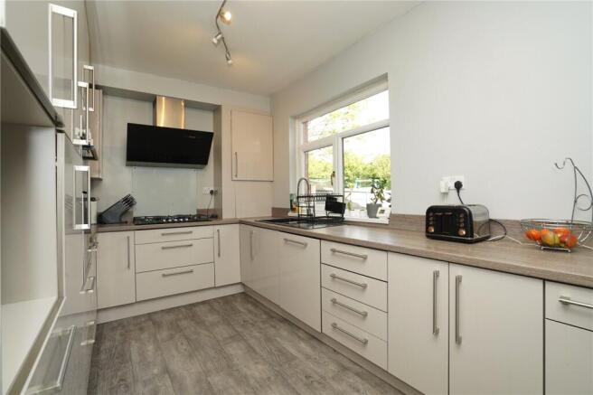 4 bed Semi-Detached for sale Image 11