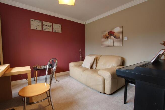 4 bed Detached for sale Image 12