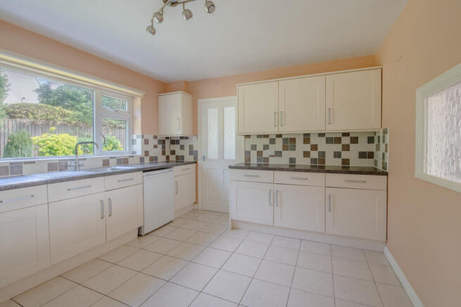 4 bed Detached for sale Image 4