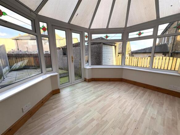 3 bed Semi-Detached to rent Image 6