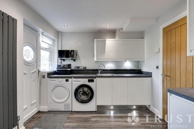 3 bed Semi-Detached for sale Image 12
