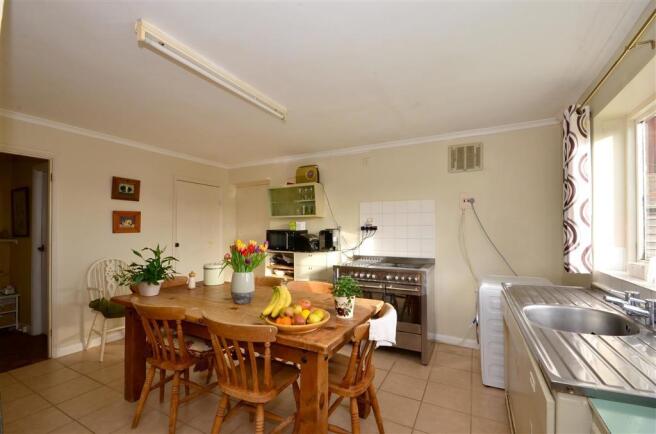 Kitchen / Dining Area