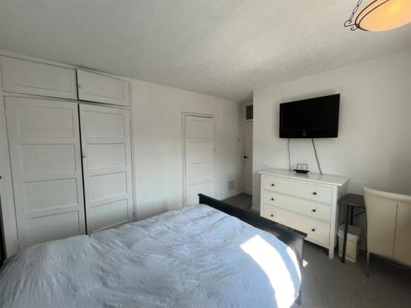 Bedroom 1.jpg
