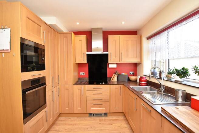 3 bed Semi-Detached for sale Image 8