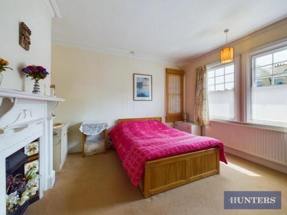 5 bed Detached for sale Image 11