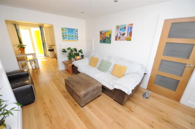 3 bed Town House for sale Image 4