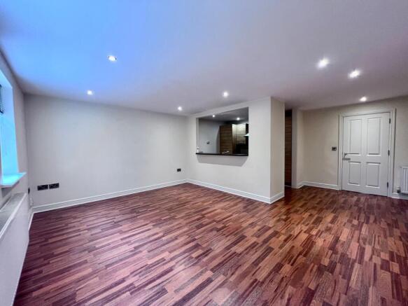 2 bed Flat to rent Image 9