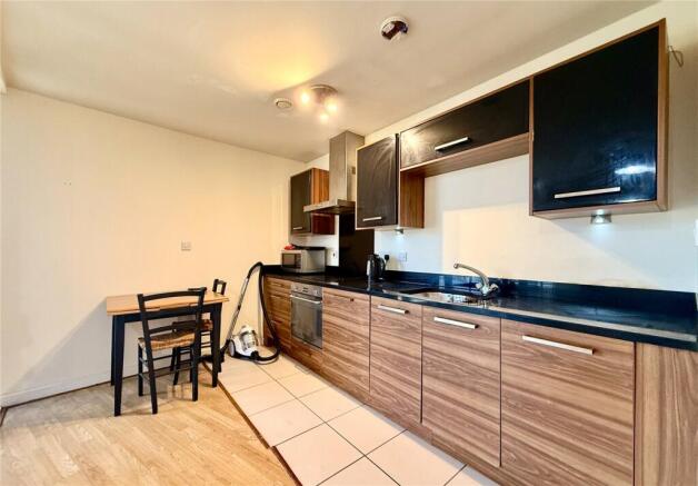 2 bed Apartment to rent Image 6