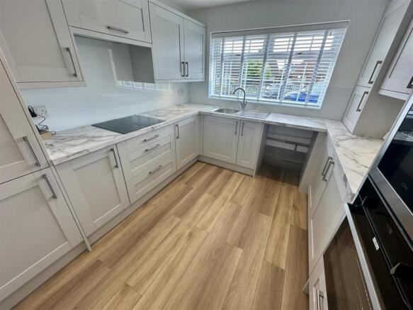 2 bed Semi-Detached Bungalow for sale Image 8