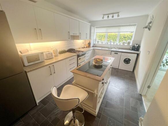 Kitchen Breakfast Room.JPG