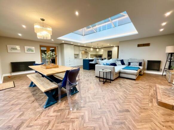 4 bed Detached for sale Image 4