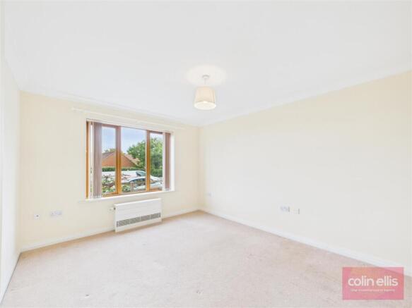 2 bed Ground Flat for sale Image 5