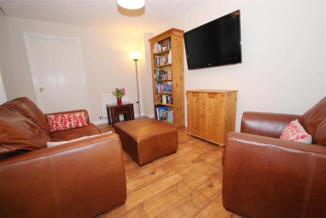 Price Close Lounge 2