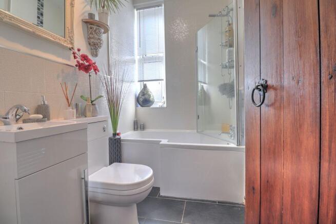 Bathroom (Family Bathroom)
